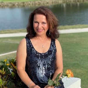 Meet your Posher, Julia